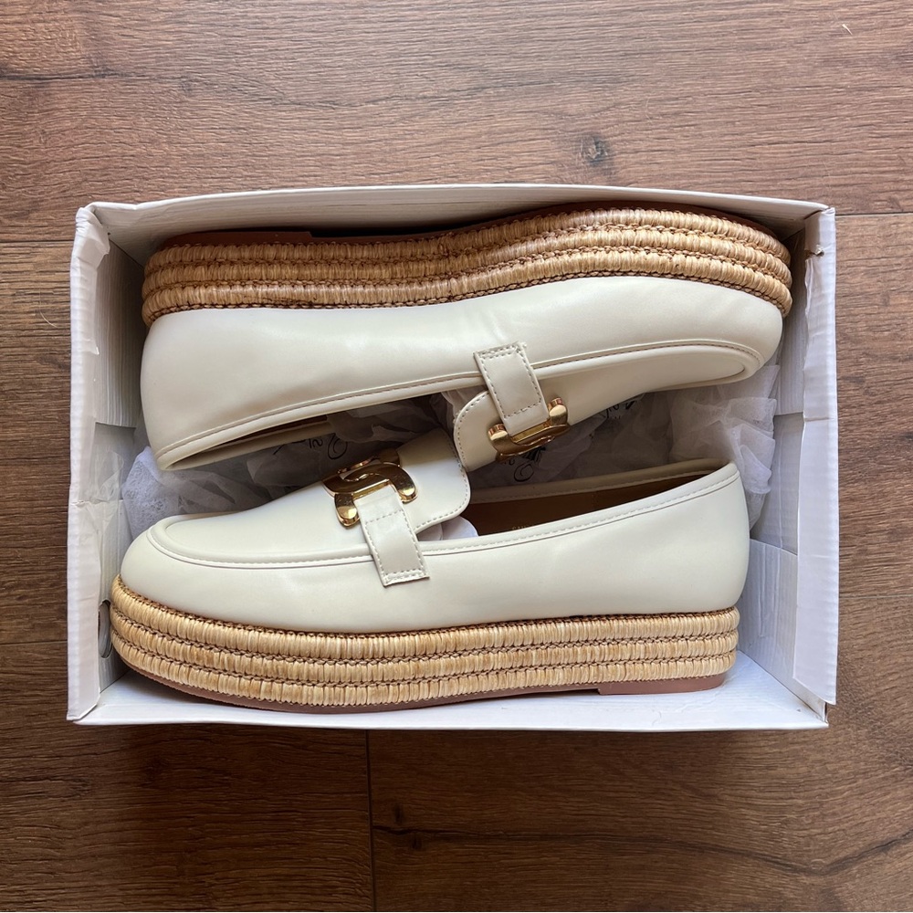 Mata Shoes Cream Platform Loafers with Gold Accent